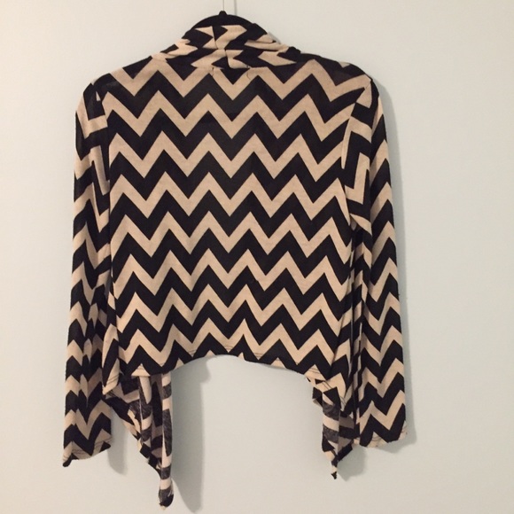 Chevron Patterned Cardigan - Picture 3 of 4